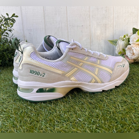 ASICS
WOMEN GEL-1090 V2
RUNNING SHOE size 11 men 9 gently used COLOR:WHITE/green - Picture 7 of 14